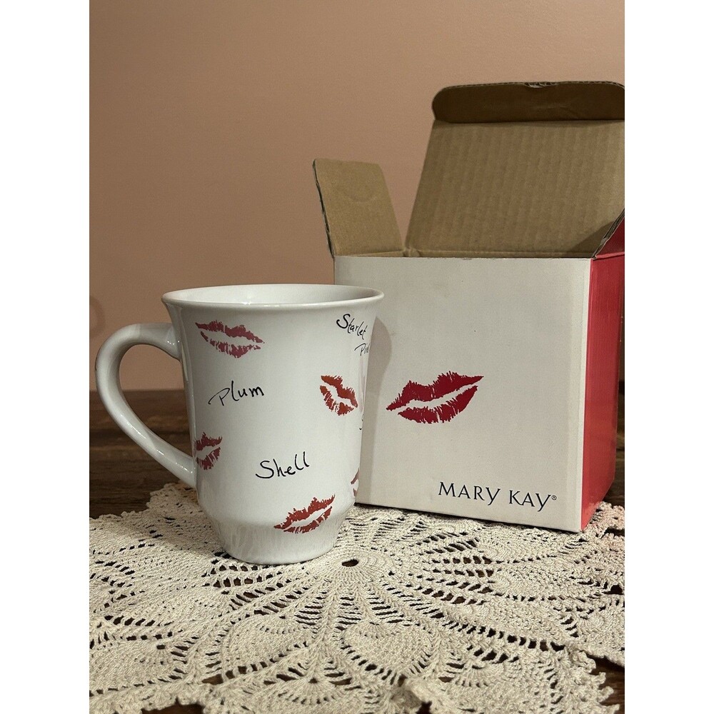 NIB Mary Kay Lipstick Colors Kiss Print Coffee Mug  Makeup Consultant Gift